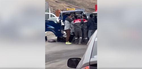 Портер машин Бензтэй мөргөлдөж, жолооч нь хүнд гэмтжээ